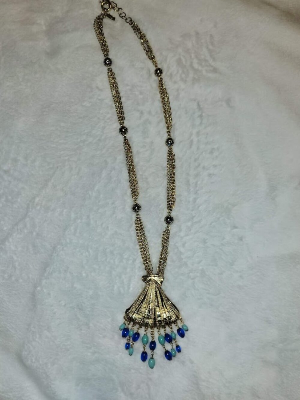 Lilly Pulitzer Bombshell Shell Necklace Gold Blue Green Beaded Pendant EUC